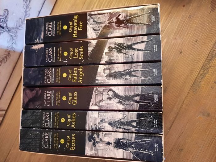 Shadowhunters The Moral Instruments 6 Book Box Set/ Age 12 up