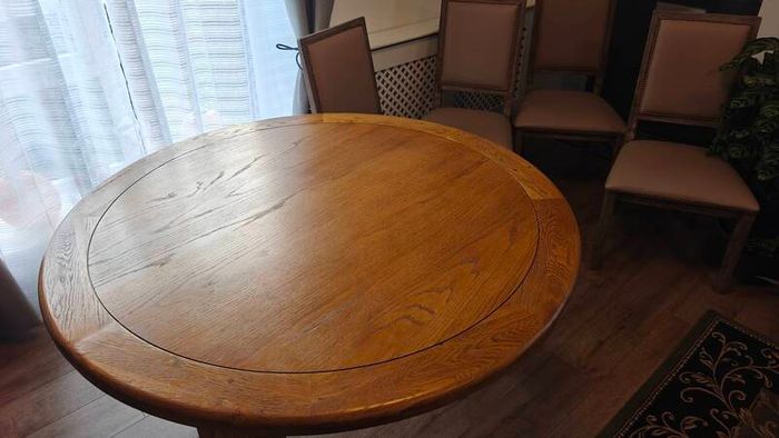 Round kitchen table & Chairs