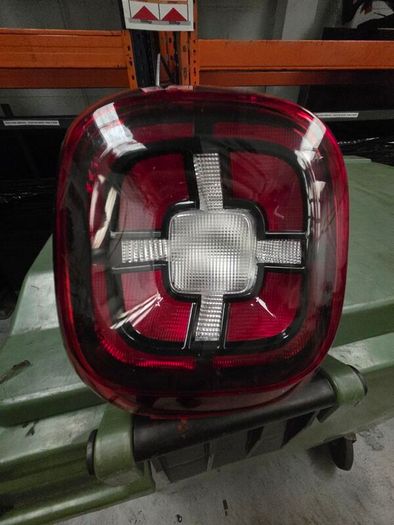 Dacia duster Tailight Drivers side