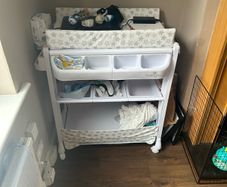 Baby changing table & bath