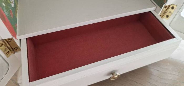 Jewellery box