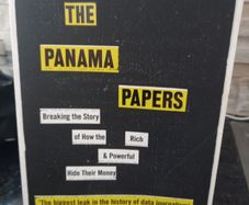 The Panama Papers: Breaking the Story of How the Rich and Powerful Hide Their Money Paperback