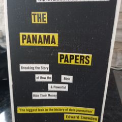 The Panama Papers: Breaking the Story of How the Rich and Powerful Hide Their Money Paperback