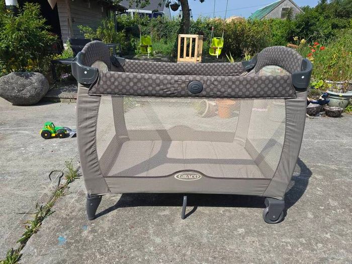 travel cot