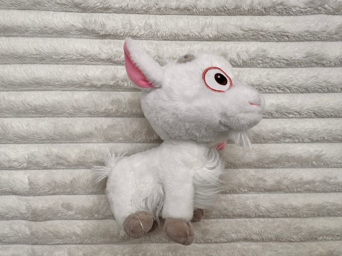 Despicable Me 3 Lucky The Unigoat (Goat) Soft Plush Toy Posh Paws approx. 18 cm. Used Please see photos