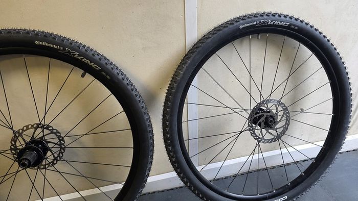 29 MTB Wheels  Thru Axle Continental Tyres Brand New