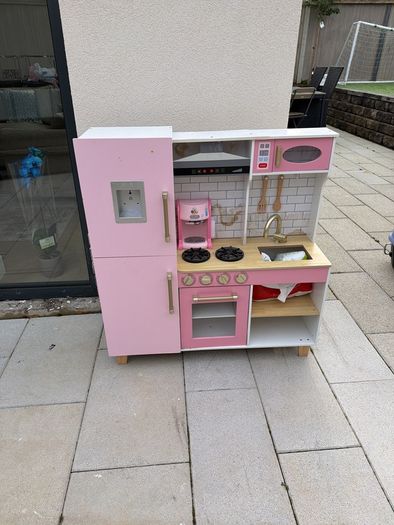 Kitchen play