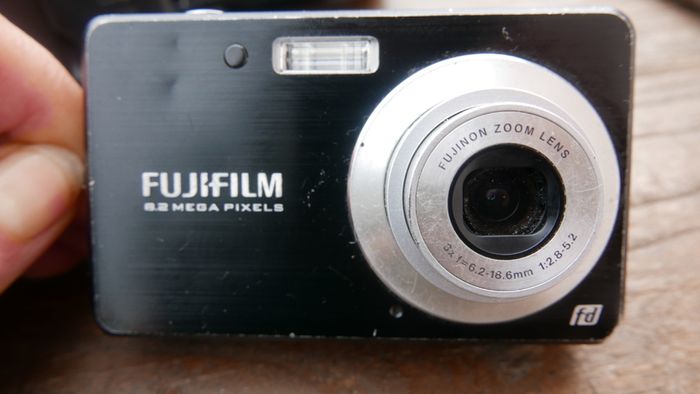 Fujifilm Digital Camera FinePix J15fd 8.2MP-works well