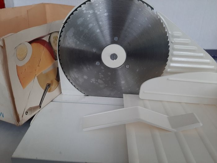 New slicer in original box