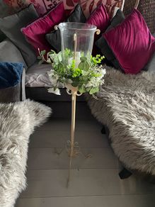 One candle holder on stand