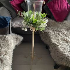 One candle holder on stand