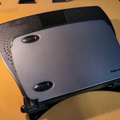 Fellowes laptop stand / workstation