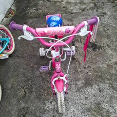 Free to take away kids bikes and baby bath!