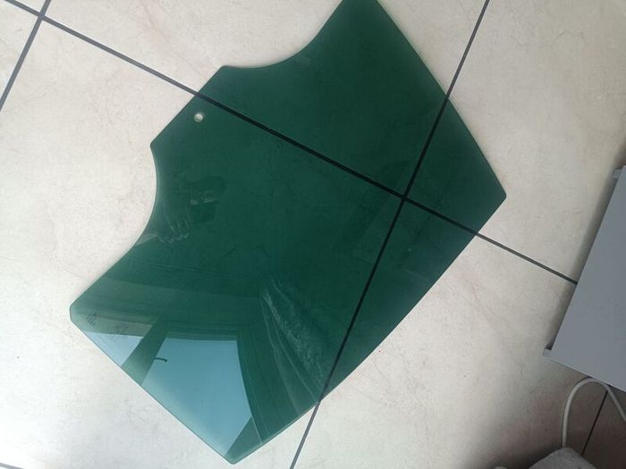 Skoda Superb rear Window Glass (pair)