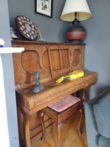 piano and stool