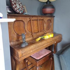 piano and stool