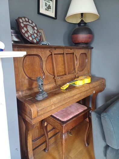 piano and stool
