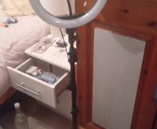 ring light on tripod