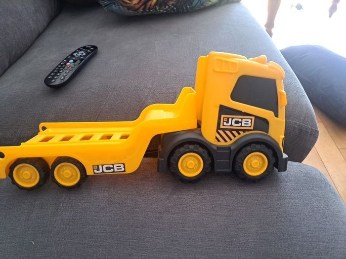 truck JCB