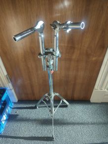 Pearl Tom Stand