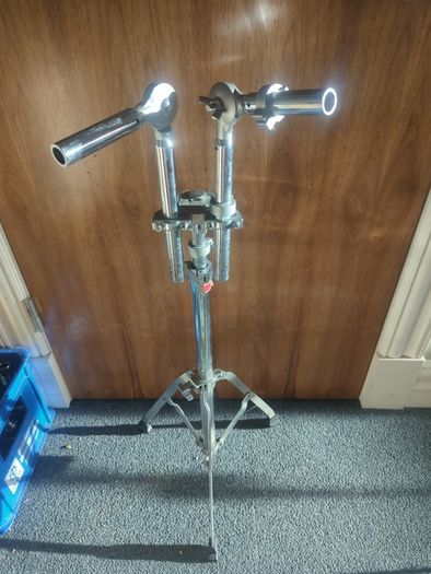 Pearl Tom Stand