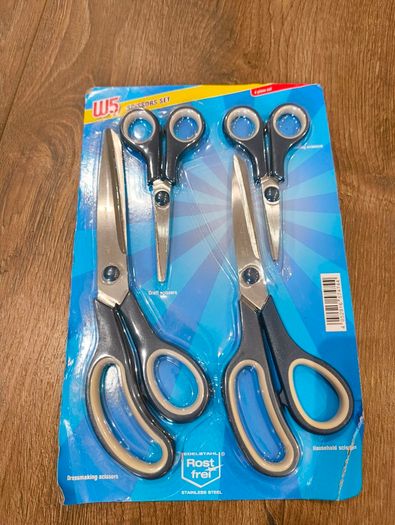 Set of scissors