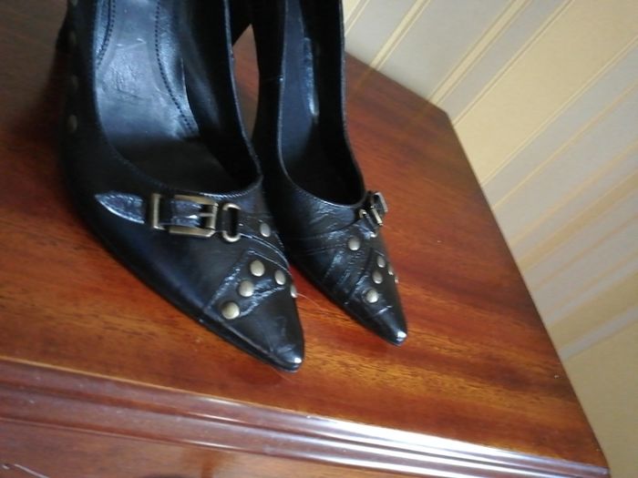 Ladies Shoes. Reduced To Clear.