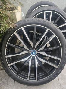 22" Alloy wheels