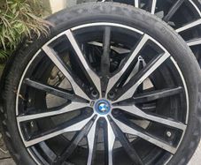 22" Alloy wheels