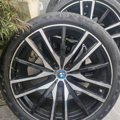 22" Alloy wheels