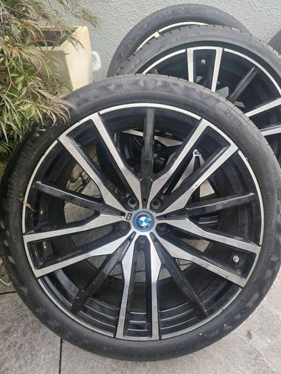 22" Alloy wheels