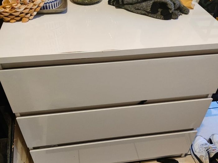 Chest of drawers