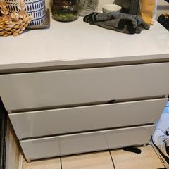 Chest of drawers