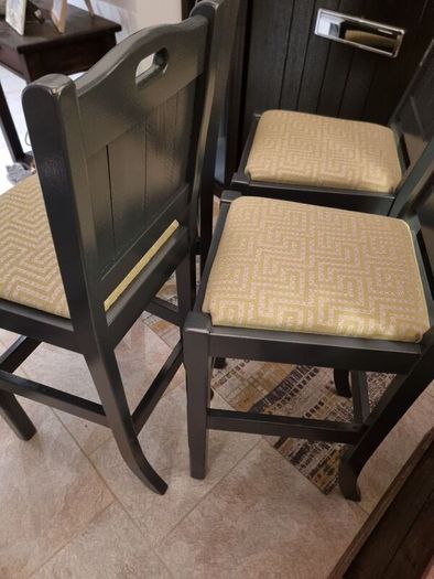 Beautiful Kitchen Island Stools x 4
