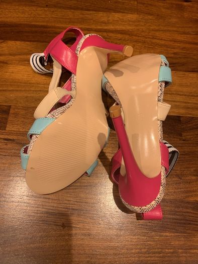 Stunning high heels size 5 brand new