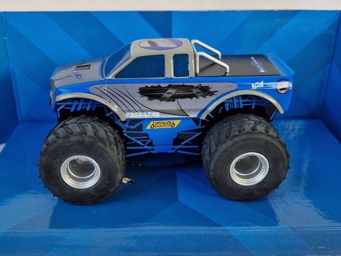 Scalextric Team Monster Truck 'Predator' Slot car ( C3835 classic )