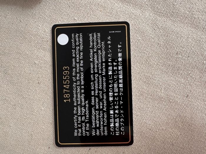Chanel wallet /wallet on chain