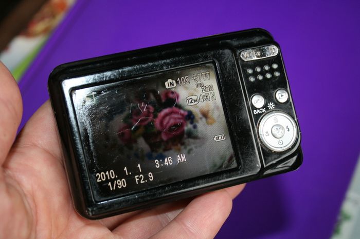 Fujifilm Finepix AV120 Compact Digital Camera 12 MP many scratches but Tested & Working