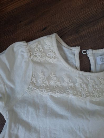 Tshirt girls cream white size 4 years