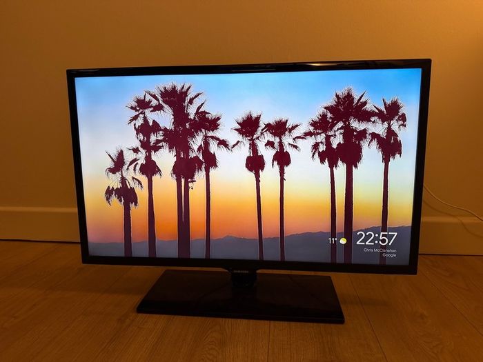 Samsung 32-Inch HD TV (Chromecast included)
