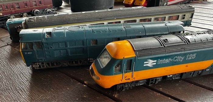 2 Hornby British rail engines and 2 British rail coaches. Don't have a controller so don't know if they work or not Hornby train