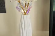 White vase with 3 golden roses