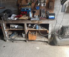 Workbench with vice