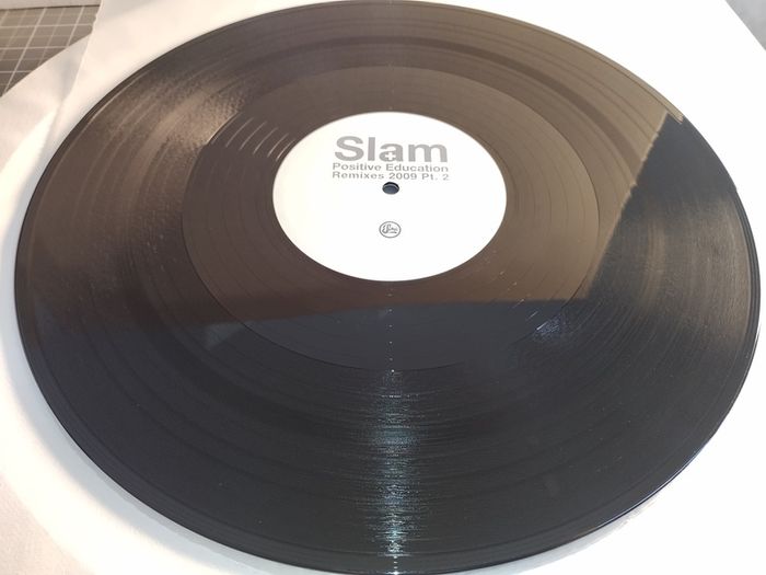 SLAM - Positive Education - Soma Quality Recordings - CLASSIC Early 90s 303 TECHNO Beast! Pristine CONDITION! Original MIX!