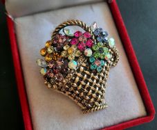 Flower Basket Brooch, Multicolor Rhinestone Floral Bouquet Pin, Gold Tone Woven Basket Jewelry, Retro Spring Garden Theme (X04)