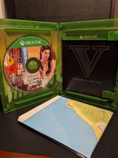 GTA V (with map) - Xbox One