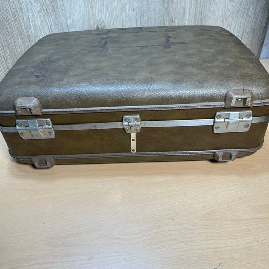 American Tourister Vintage Hard Shell Suitcase Brown - 90s - Vintage NO KEY Prop