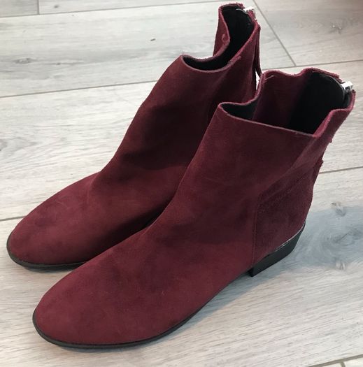 Suede boots size 3