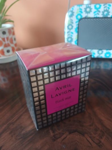 Avril Lavigne Black Star perfume