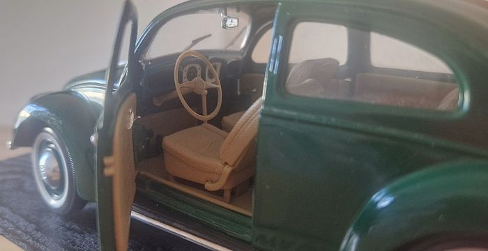 Maisto Volkswagen 1951 1:18 Green Diecast Model